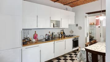 Fridge, stovetop, coffee/tea maker, cookware/dishes/utensils