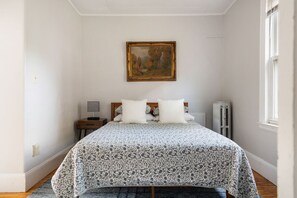 2 habitaciones, escritorio, tabla de planchar con plancha y wifi gratis 