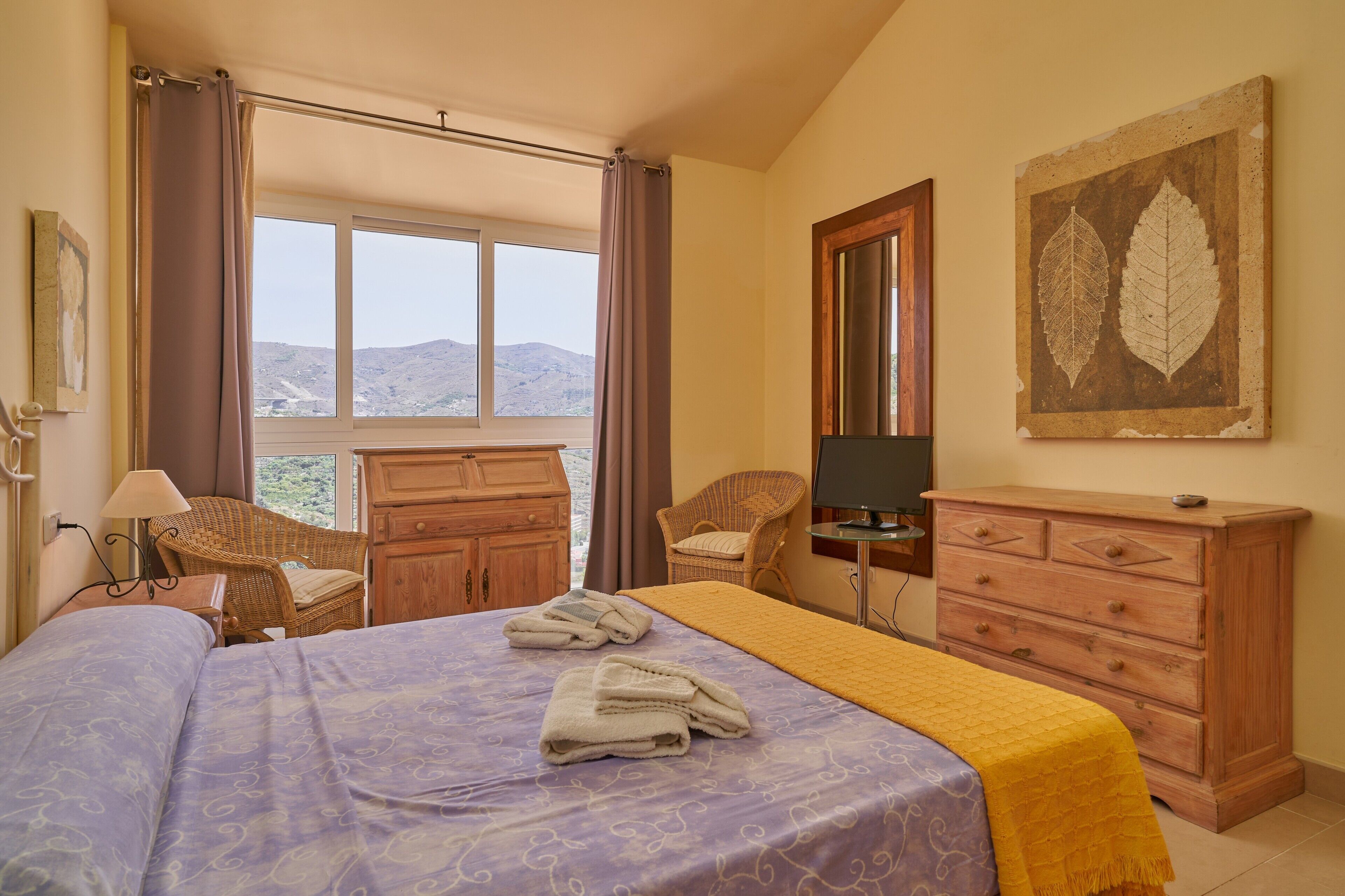 3 bedrooms, iron/ironing board, free WiFi, bed sheets