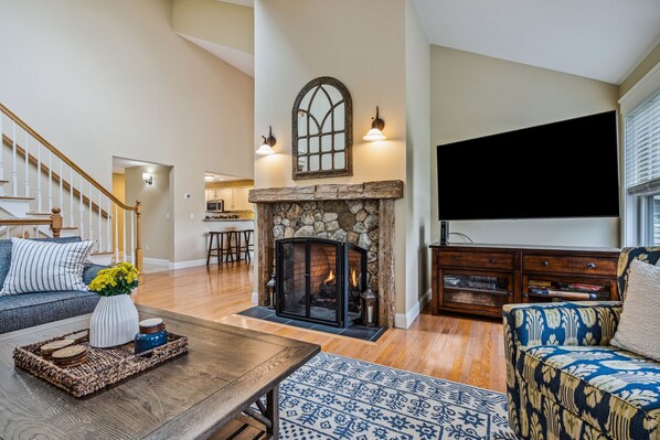 TV, fireplace