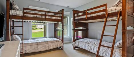 3 bedrooms, iron/ironing board, WiFi, bed sheets