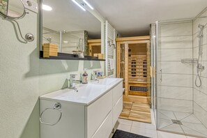 Shower, towels