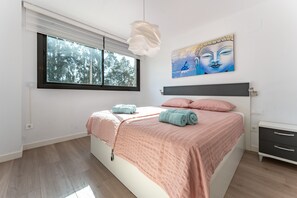 3 bedrooms, iron/ironing board, free WiFi, bed sheets