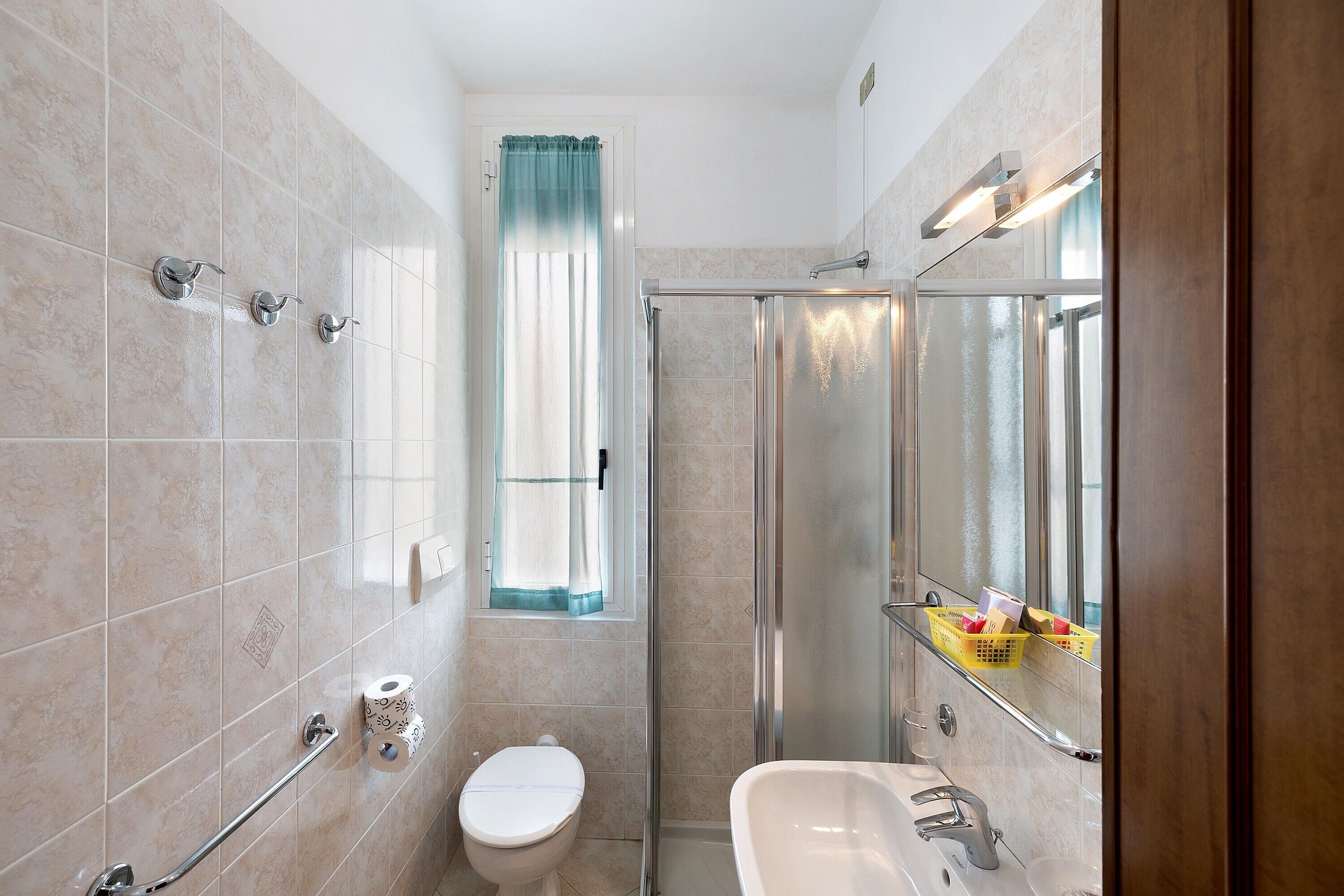 Bruser, hårtørrer, håndklæder