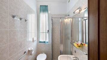 Bruser, hårtørrer, håndklæder