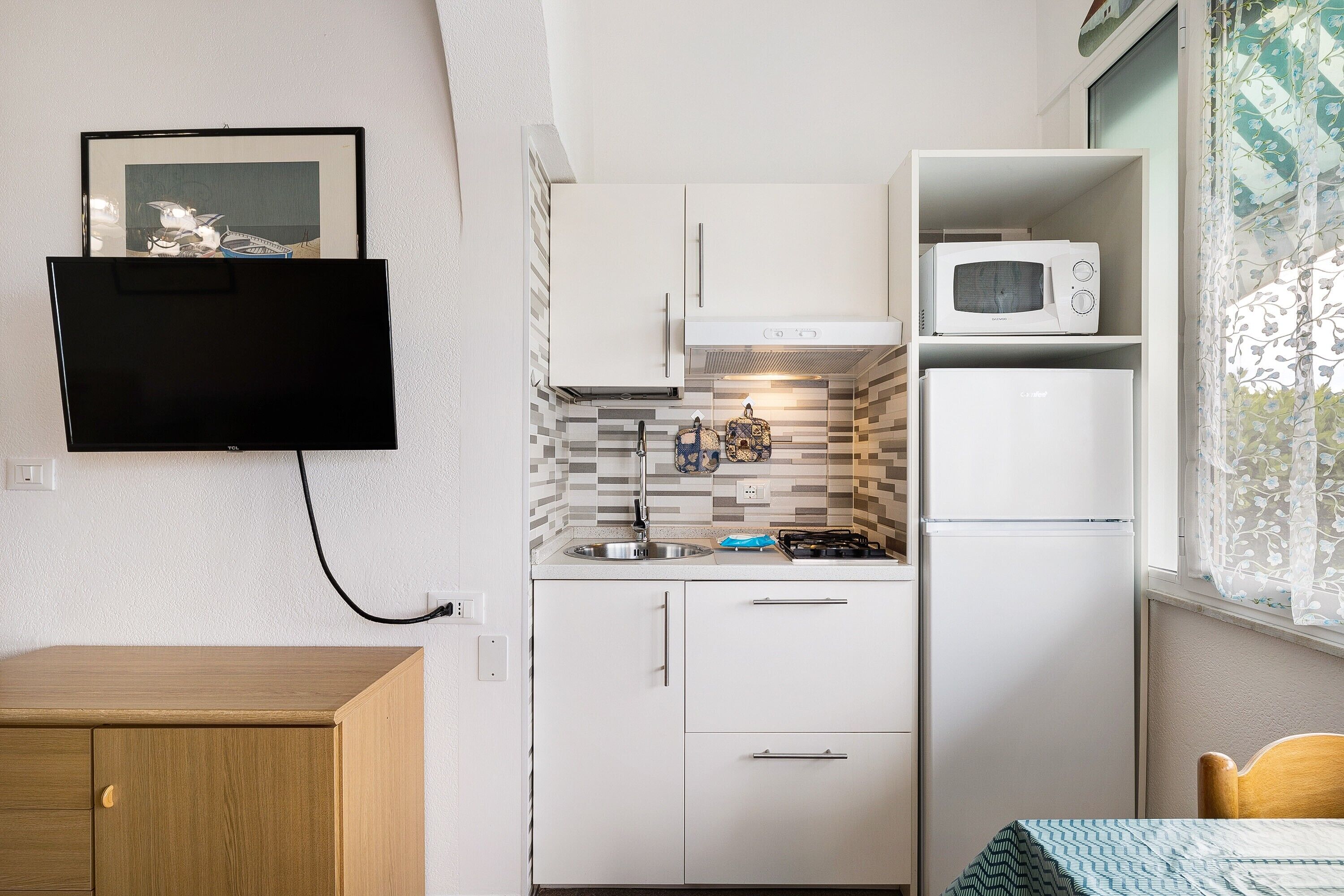 冰箱、微波炉、炉灶、厨具/餐具