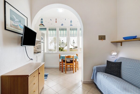TV - Studio Apartment "Monolocale 12" with Sea View, Wi-Fi & Air Conditioning (Pietra Ligure)