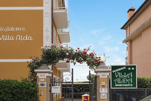 Exterior detail - Holiday Apartment "Numero 14" with Sea View, Balcony & Wi-Fi (Pietra Ligure)