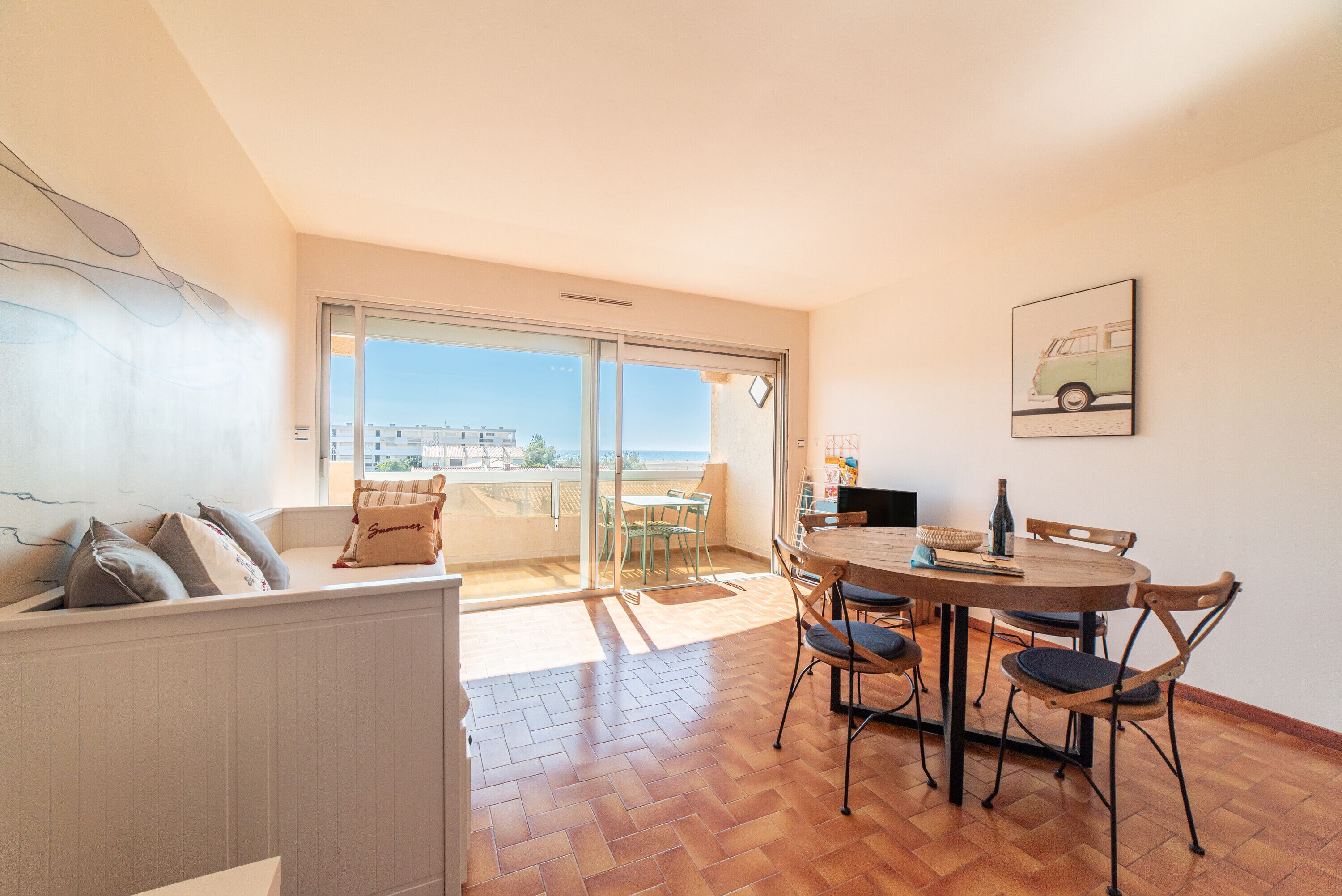 Apartment 'Le Bruit Des Vagues' with Sea View, Balcony and Wi-Fi