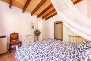 2 عدّة غرف نوم وواي فاي مجانًا وملاءات أسرّة