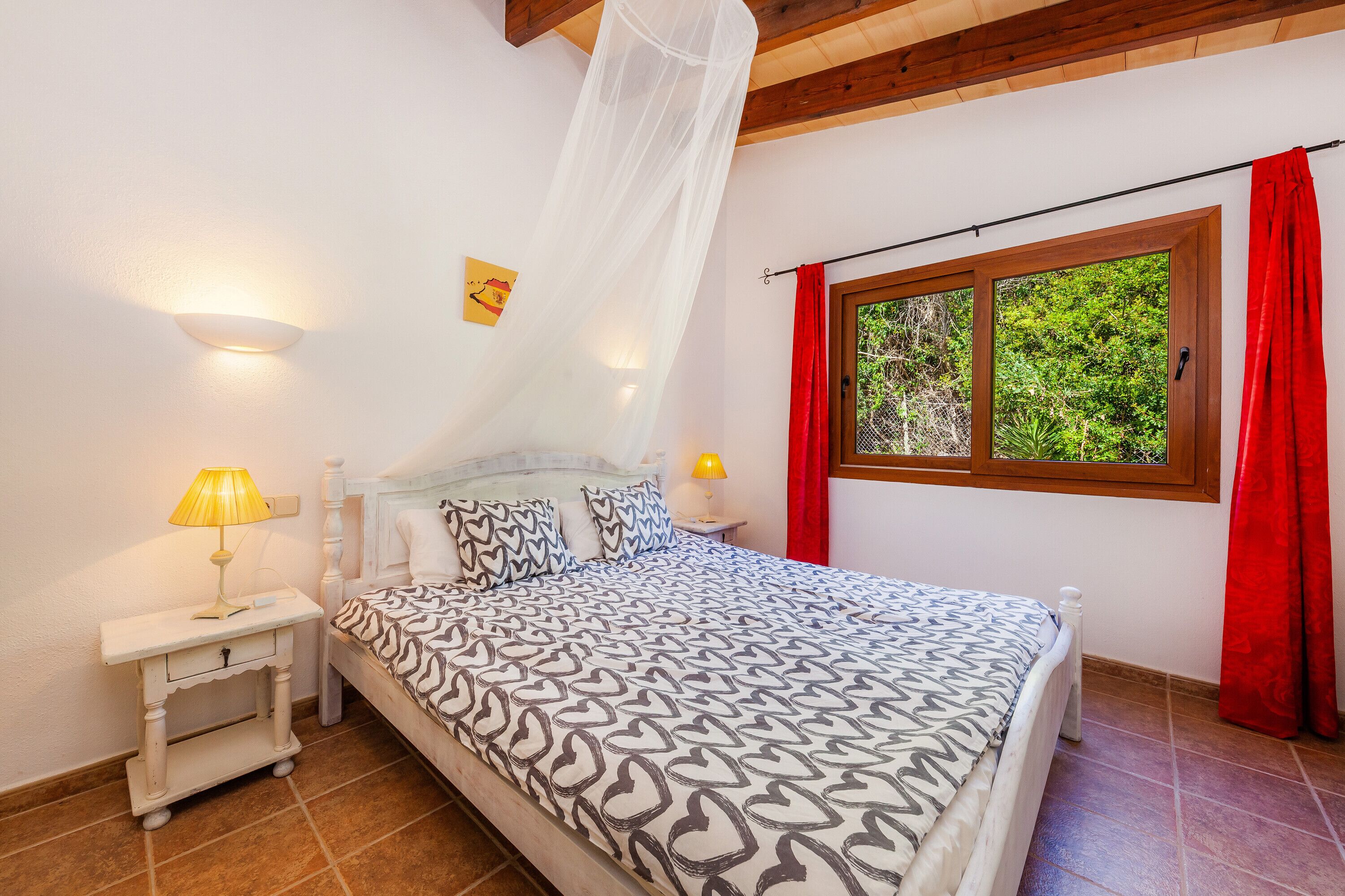 2 室のベッドルーム、WiFi (無料)、ベッドシーツ