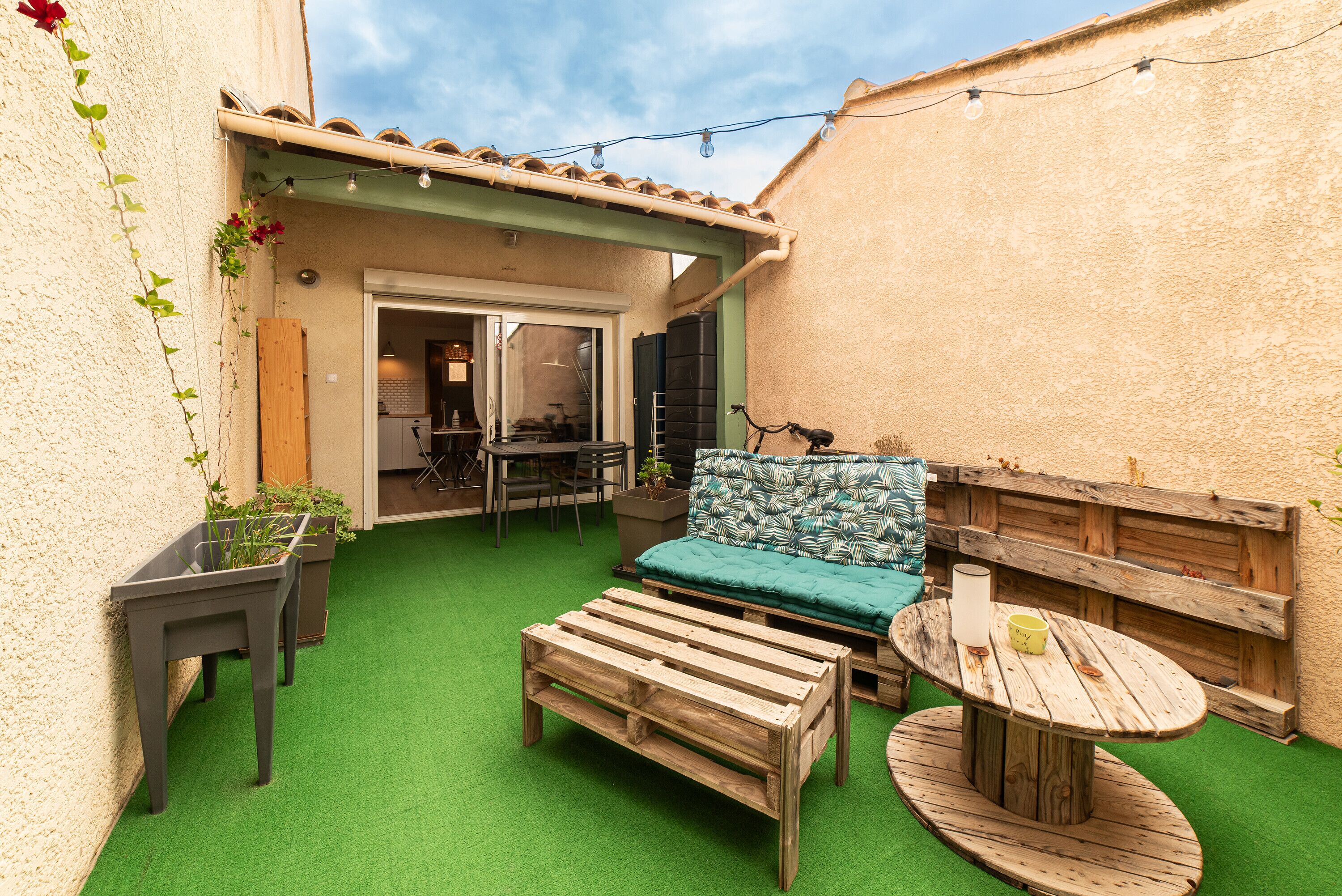 Apartment 'Chez Nine' with Private Garden, Wi-Fi and Air Conditioning