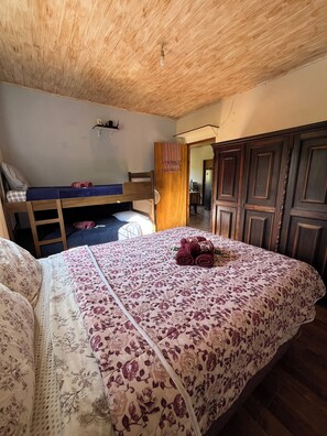 2 bedrooms, free WiFi, bed sheets