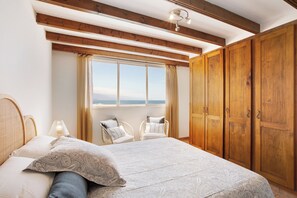 2 slaapkamers, een strijkplank/strijkijzer, gratis wifi, beddengoed