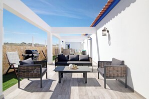 Terrace/patio - Holiday Home 'Villa Flora' with Mountain View, Wi-Fi and Air Conditioning (Algoz)
