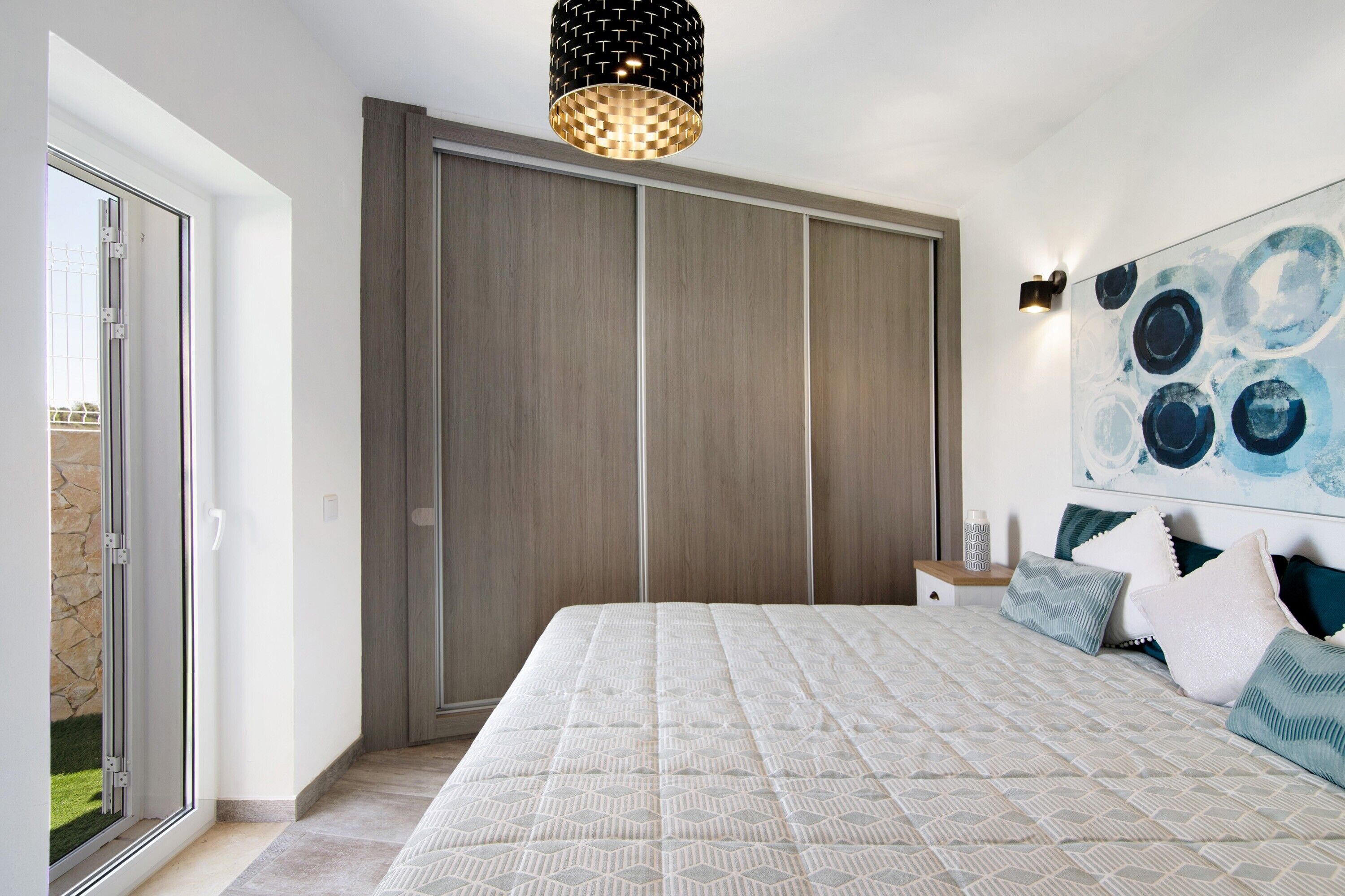 4 slaapkamers, een strijkplank/strijkijzer, gratis wifi, beddengoed