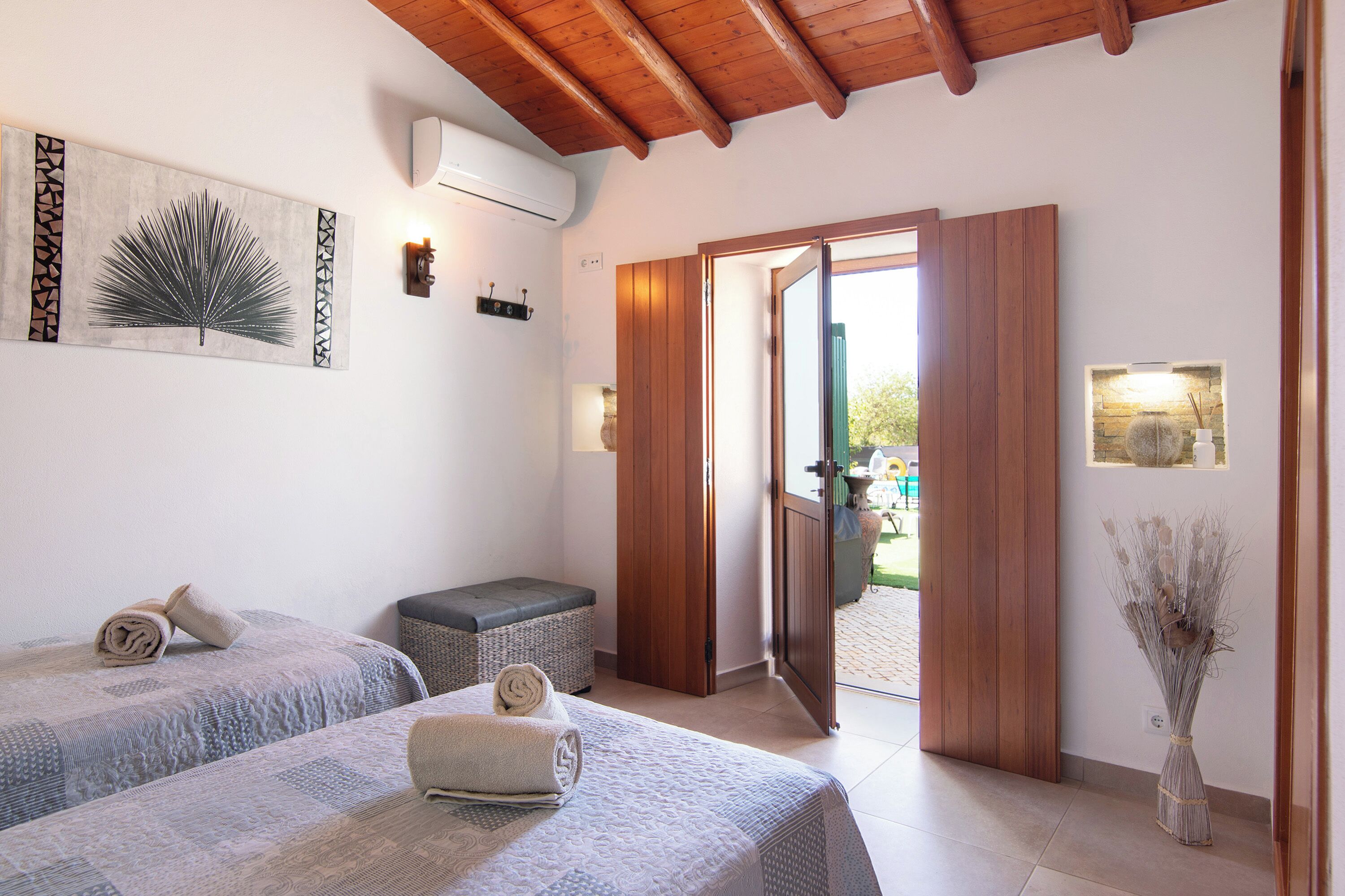 8 makuuhuonetta, silitysrauta/-lauta, ilmainen Wi-Fi, vuodevaatteet