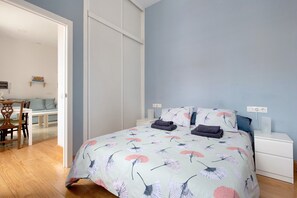 1 slaapkamer, een strijkplank/strijkijzer, gratis wifi, beddengoed