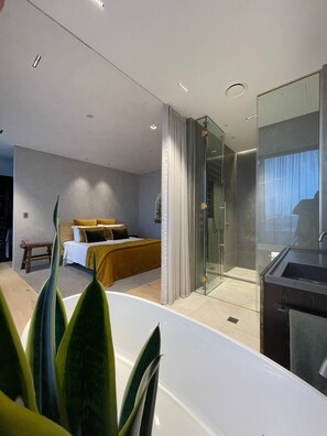 3 bedrooms, iron/ironing board, free WiFi, bed sheets - Penthouse Perfection With Sunset/ City Views & Huge Louvretec Covered Deck (Auckland)