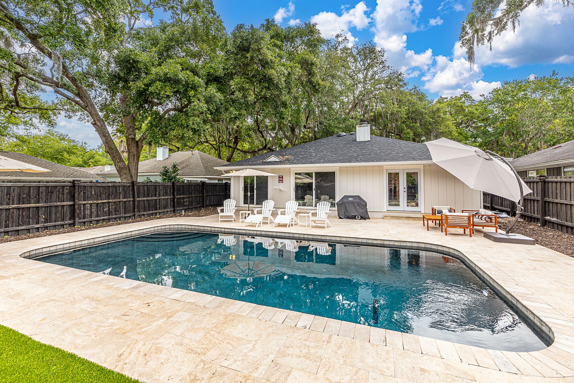 3BR, 3BA Coastal Farmhouse, Private Pool!