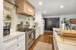 Fridge, microwave, oven, stovetop - Coastal Farmhouse, Private Pool! Walk to Redfern (Saint Simons Island)