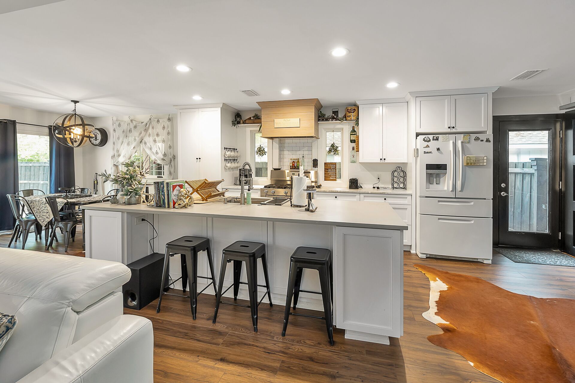 3BR, 3BA Coastal Farmhouse, Private Pool!