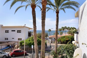 Property grounds - Vacation Apartment 'Las Flores1' with Sea and Beach View, Wi-Fi and Air Conditioning (San Bartolomé de Tirajana)