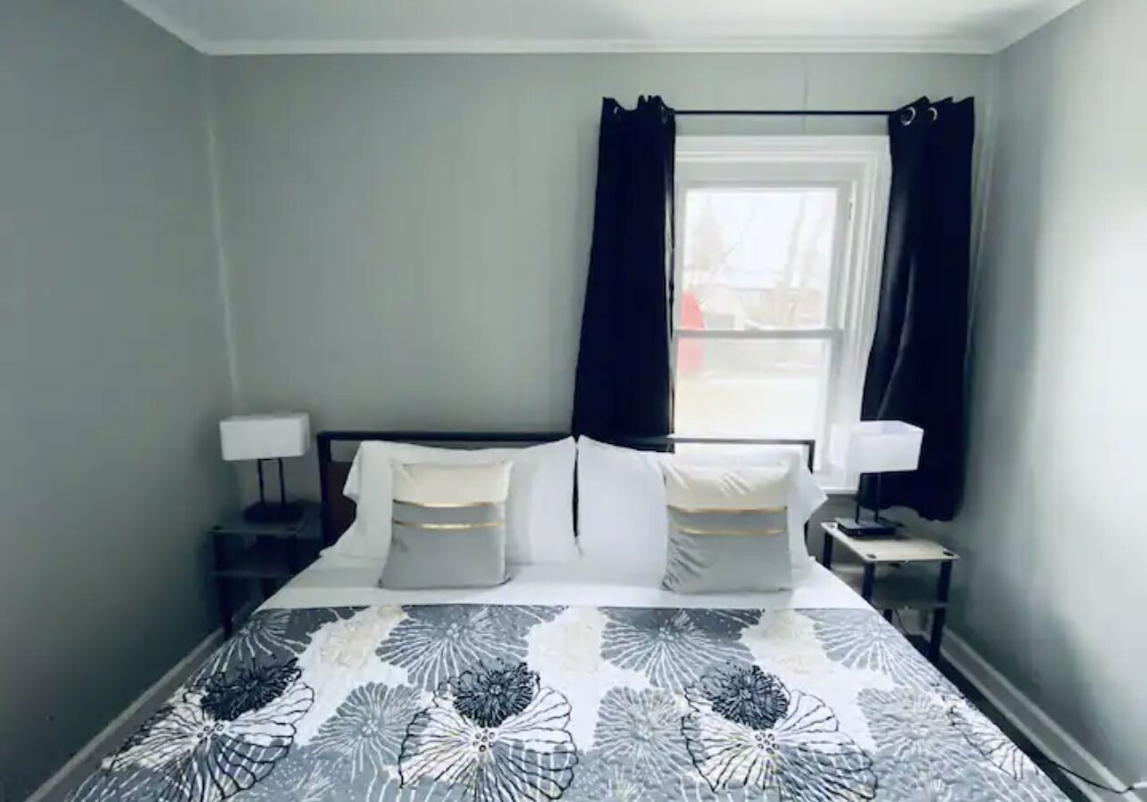 Scarlet Star - 3Br home in Streamwood