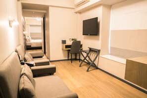 Caja de seguridad en la habitación, escritorio y insonorización 