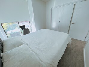 1 bedroom, Internet - Modern Brand new House (Lindfield)