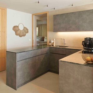 Kühlschrank, Ofen, Herdplatte, Geschirrspüler