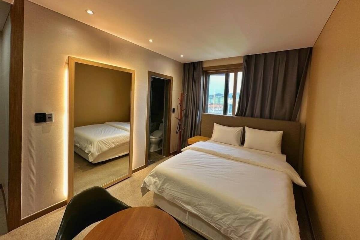 Habitación doble | Escritorio, espacio para trabajar con un portátil, wifi gratis
