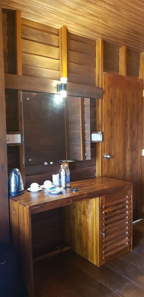 Deluxe Tree House, 1 Bedroom, Garden View | 1 bedroom, bed sheets