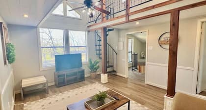 More Cowbell - Spacious House with Privacy Minutes to Campus