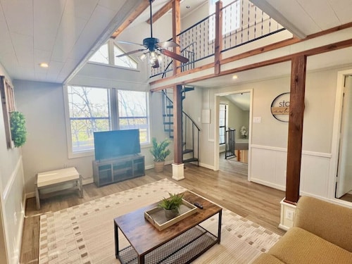 More Cowbell - Spacious House with Privacy Minutes to Campus