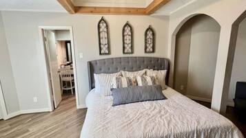 3 habitaciones, escritorio, wifi gratis y ropa de cama