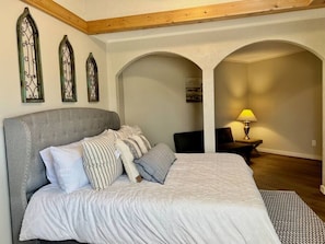 3 chambres, bureau, accès au Wi-Fi (inclus), literie fournie