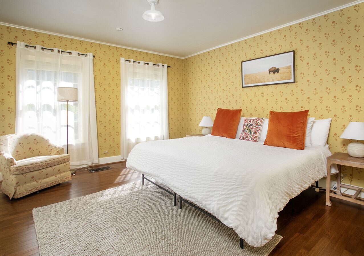 The Hilltop Haven in Beautiful Azalea District