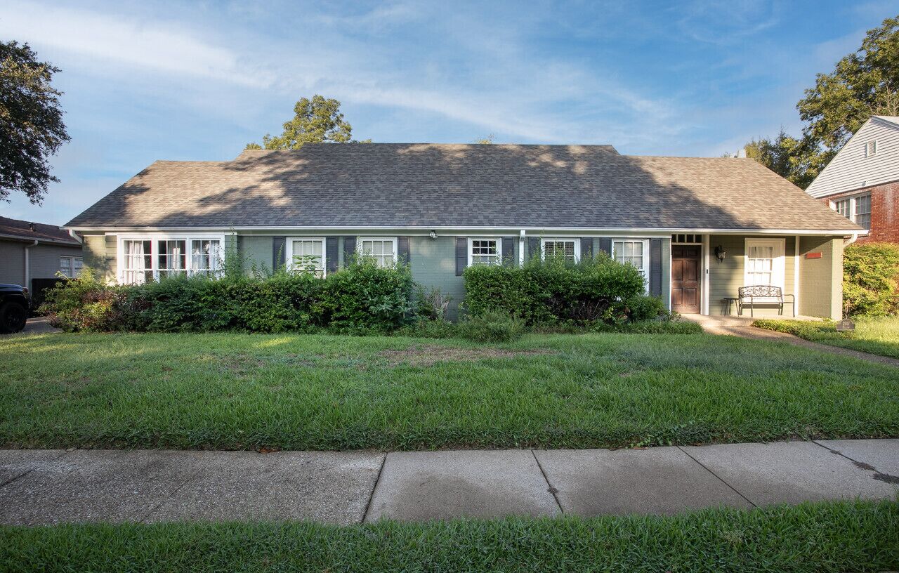 The Hilltop Haven in Beautiful Azalea District