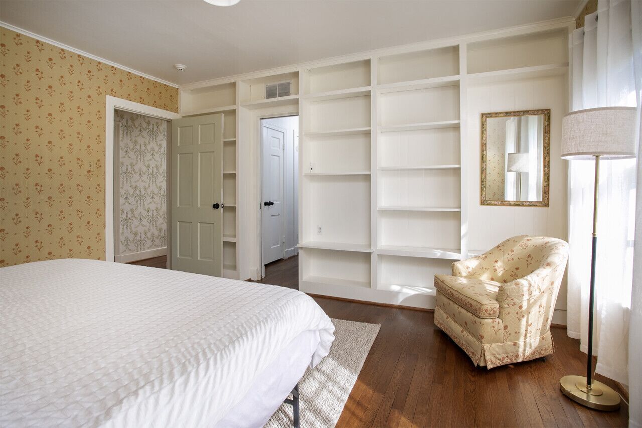 The Hilltop Haven in Beautiful Azalea District