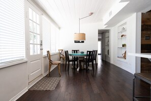 Dining - The Texas Heritage House (Bryan)