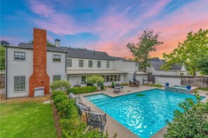 A heated pool - The Texas Heritage House (Bryan)