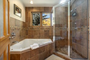 Hair dryer, towels - Large East Vail Home - Hot Tub & Steps to Bus Stop (Vail)