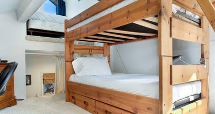 East Vail Townhome - Hot Tub & Close to Bus Stop