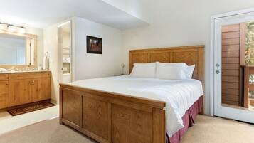 4 bedrooms, desk, iron/ironing board, WiFi (free)
