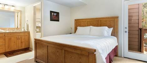 4 bedrooms, desk, iron/ironing board, WiFi (free)