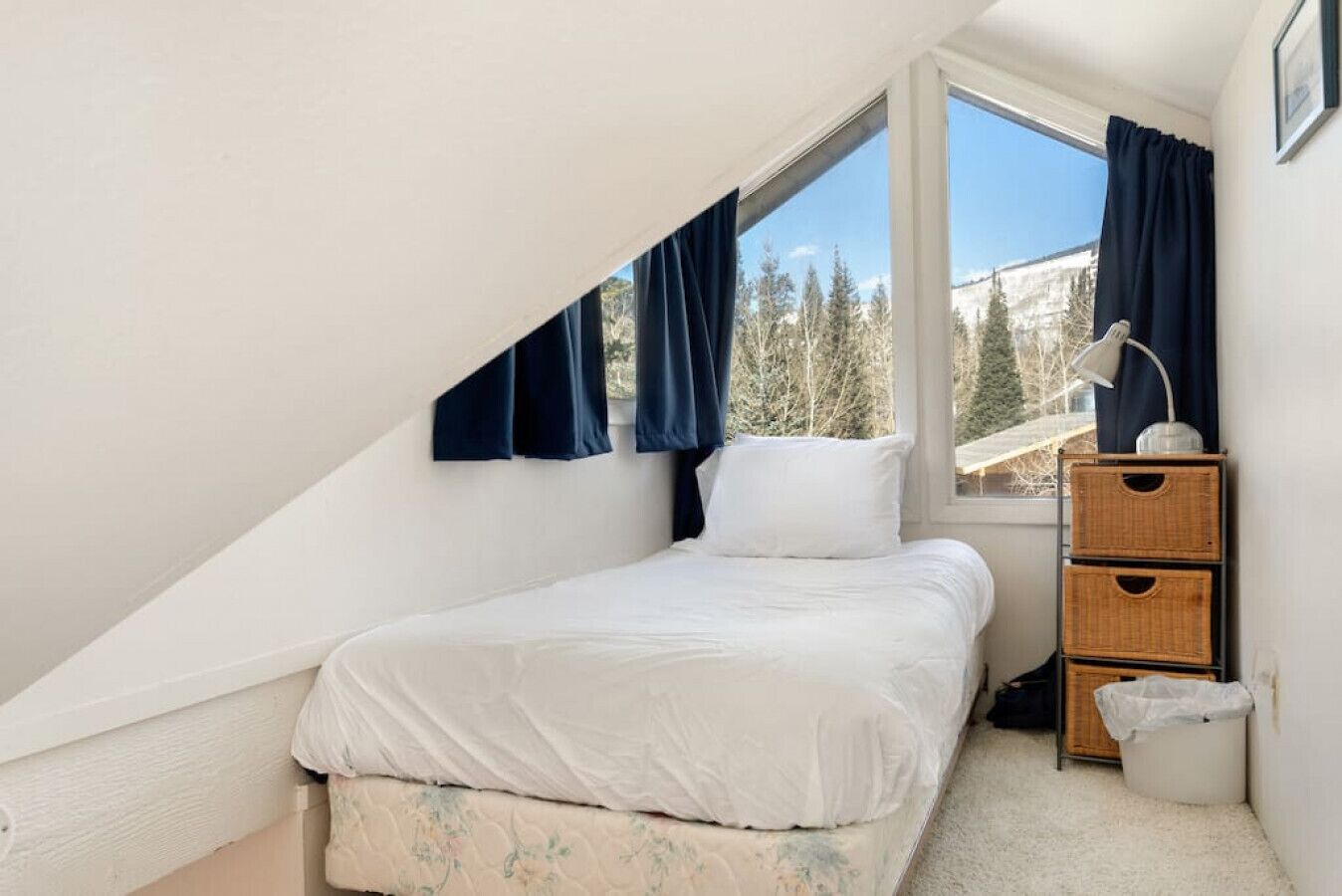 4 bedrooms, desk, iron/ironing board, free WiFi