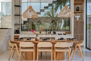 Villa, 2 Bedrooms | Dining room