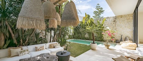 Villa, 2 habitaciones | Zona de estar | Una Smart TV