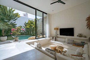 Villa, 2 Bedrooms | Living room | Smart TV